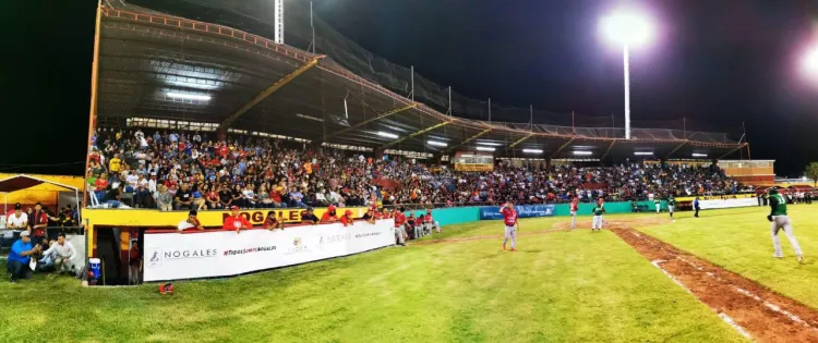 Viven nogalenses La Fiesta del Beisbol