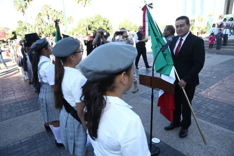 Conmemora SEC Aniversario de la Bandera Nacional 