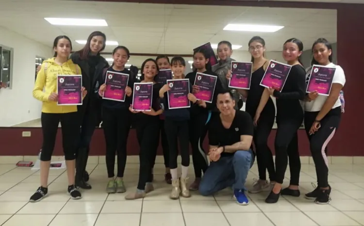 Academia de Danza recibe a maestro Roberto Morán
