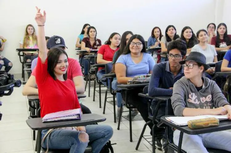 Continúa proceso de admisión en UES