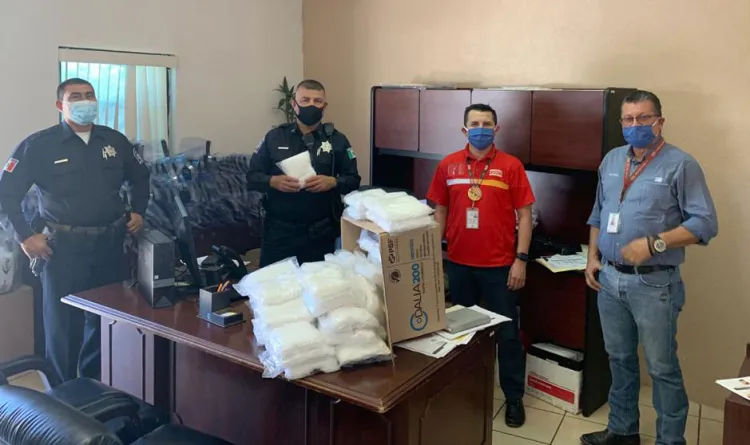 Dona Cadena Oxxo ocho mil cubre-bocas