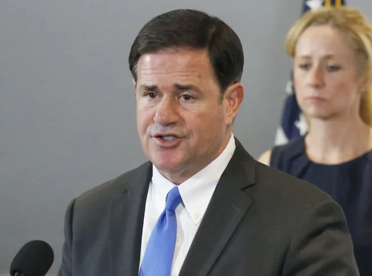 Levanta Arizona Toque de Queda