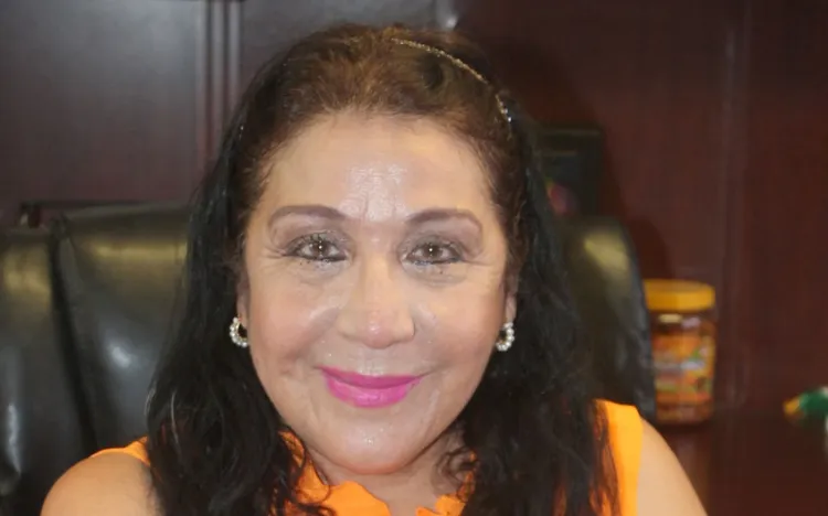 Reciben documentación para las becas municipales