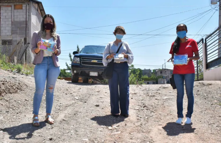 Entrega DIF útiles escolares