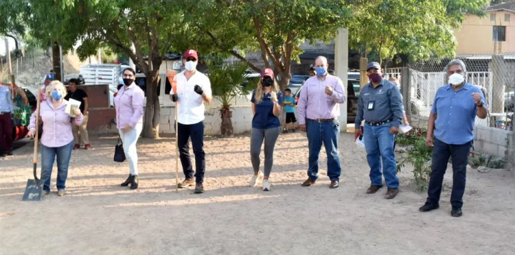 Atiende Alcalde a vecinos de los Tápiros