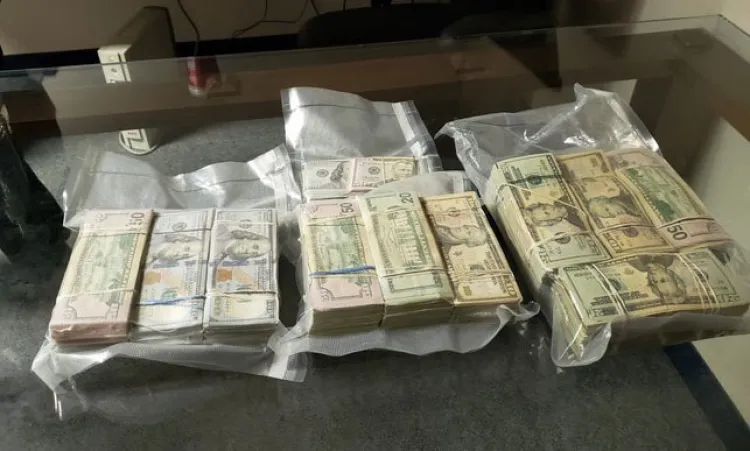 Decomisan 200 mil dólares en garita