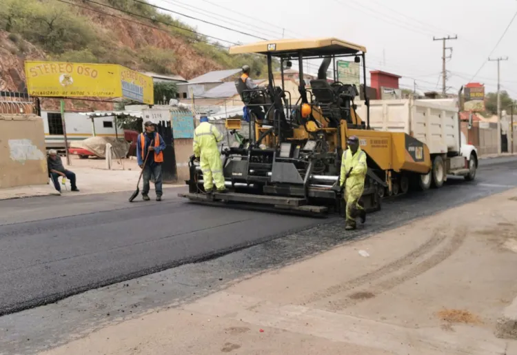Recarpetean calle Maclovio Herrera
