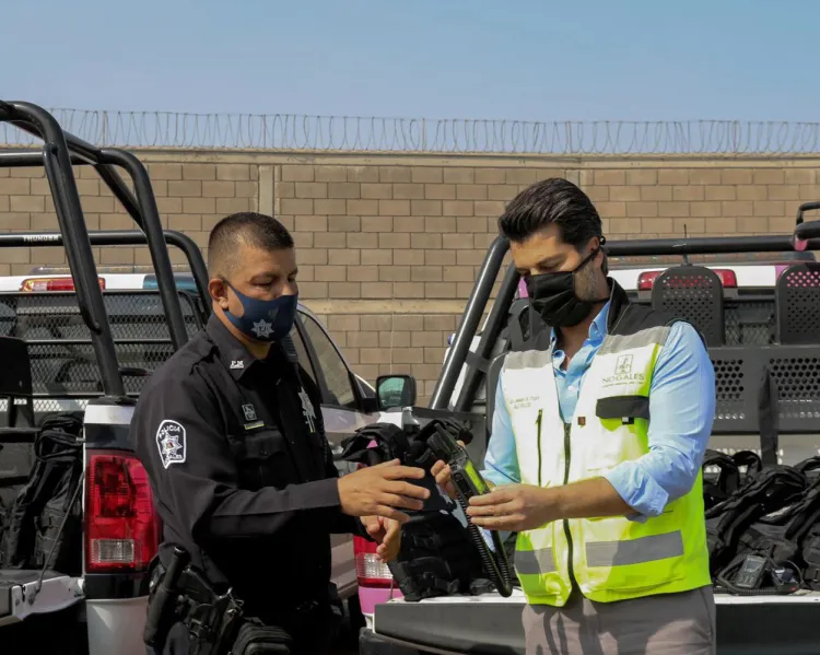 Equipa Alcalde a la policía