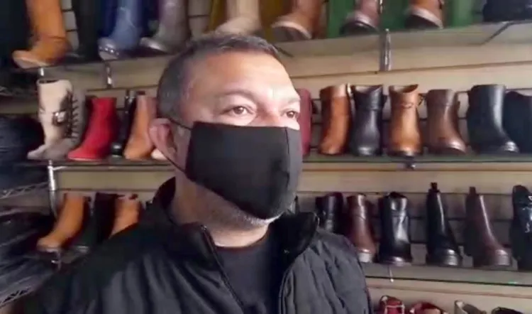 Ayudan comerciantes a niña