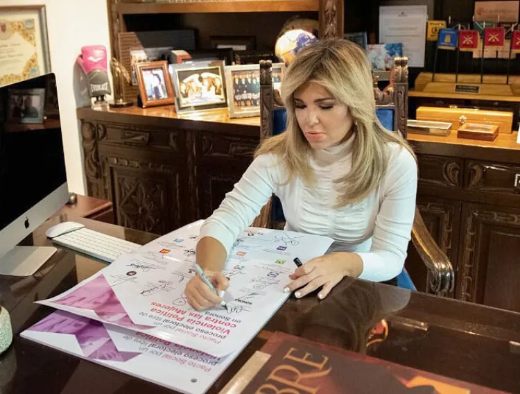 Firma Gobernadora pacto social electoral