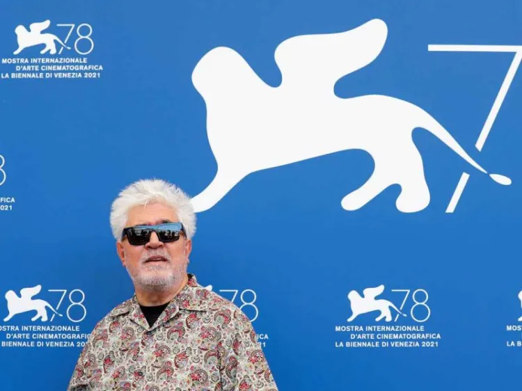 Almodóvar rinde homenaje en Venecia a desaparecidos del franquismo
