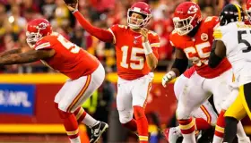 Jefes arrollan a Acereros y aseguran el Oeste de la AFC