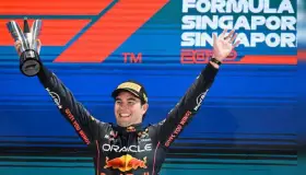 Logra Checo Pérez la mejor carrera de su vida en Singapur