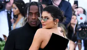 Enfrenta Kylie Jenner rumores de infidelidad de Travis