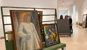 Salvan pinturas de Ucrania de bombardeos rusos; las trasladan a España