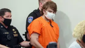 Adolescente se declara culpable de matanza racista en supermercado de EU