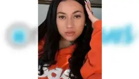 Apoya estrella de OnlyFans con beca para estudiantes