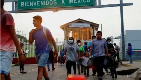 Bloquea Juez de EU intento de Biden de poner fin a Quédate en México