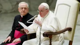 Denuncia papa Francisco violencia y abuso de poder en la iglesia