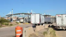 Opera cruce internacional de industria con normalidad