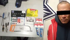 Sorprenden a persona en flagrancia dentro de negocio