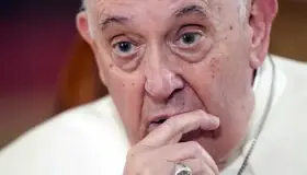"La homosexualidad no es un delito, pero sí es pecado", dice papa Francisco