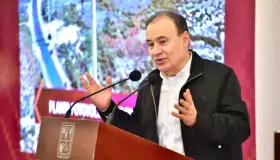 Cesan a 5 funcionarios por anomalías en compra de libros de Cecytes