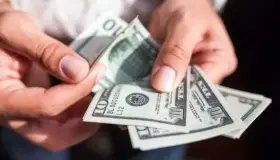 Sufre robo de dólares encargada de casa de cambio