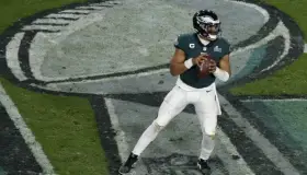 Aguilas van tras Hurts