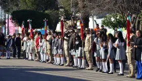 Realizan abanderamiento de escoltas escolares en Día de la Bandera