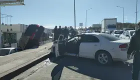Provoca volcamiento tras cortar circulación