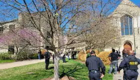 Mata mujer a 3 adultos y 3 niños en EU; tiroteo en escuela cristiana