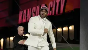 Cards seleccionan cinco defensivos