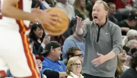 Bucks buscan coach