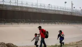 Advierte ONG por “riesgo” de 4 mil menores en frontera de EU