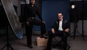 Tenoch Huerta y Manolo Caro juntos en “Fiesta en la Madriguera”