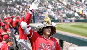 Ohtani sacude par de jonrones