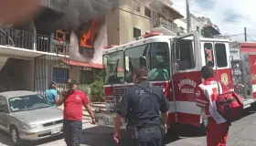 Destruye vivienda incendio en la San Miguel