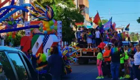 Desfilan por el Orgullo LGBTIQ+