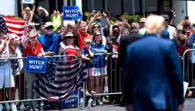 Comparece Trump en Miami por documentos clasificados