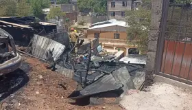 Fuego destruye vivienda; familia pide apoyo a la comunidad