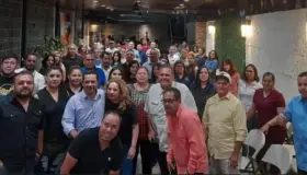 Jessica Juvera y equipo de MC reciben visita de Ernesto De Lucas