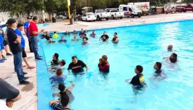 Entrenan bomberos para las “aguas broncas”