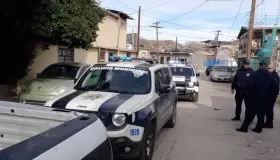 Entran a domicilio, se llevan tv y dinero