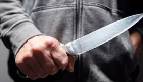 Lesionado de gravedad; lo acuchilló su amigo por la espalda