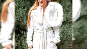 Impacta Shakira con espectacular vestido en Paris