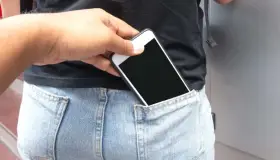 Denuncia mujer a ex pareja por robo de celular