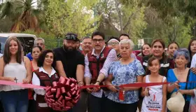 Entrega Alcalde pavimentación de Calle Nogal