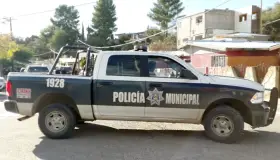 Impide mujer que primo se drogue y la agrede