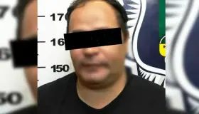 Detienen a sujeto por agredir a esposa e hijo; activan Código Violenta